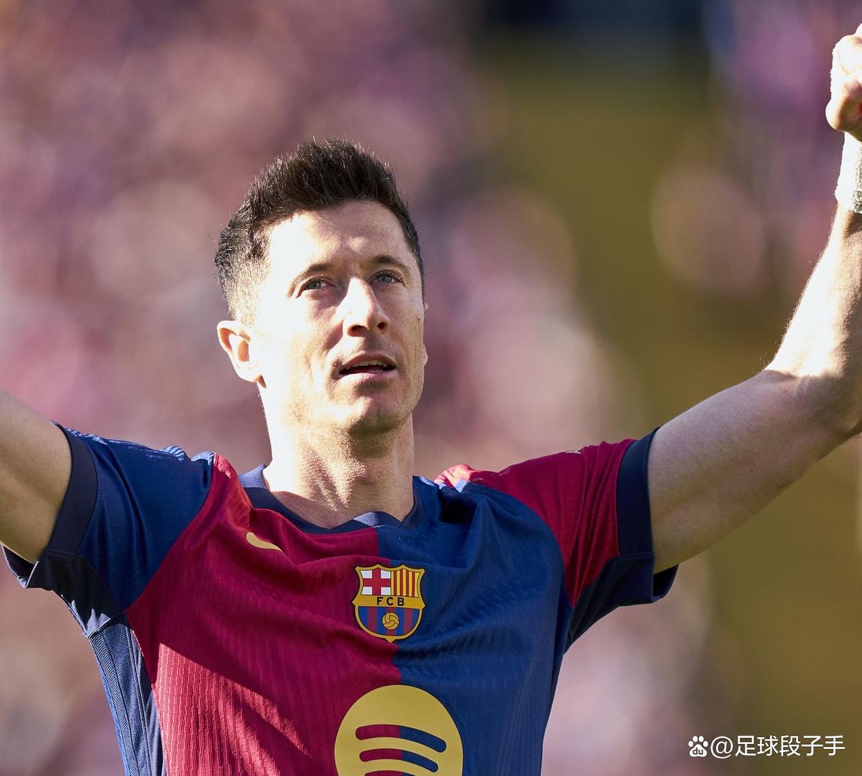 九游-莱万多夫斯基在塞尔维亚队比赛中险胜，重返赛场引发热议！的简单介绍